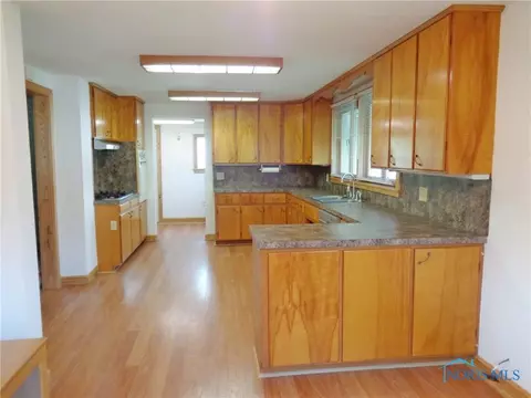 225 E Main St, Wayne, OH 43466 photo 9