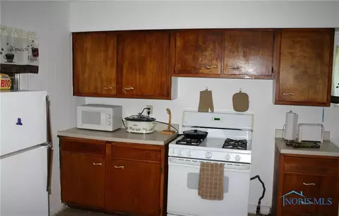 1617 Buckingham St, Toledo, OH 43607 photo 2