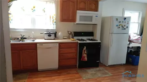 209 Fulton St, Lyons, OH 43533 photo 3