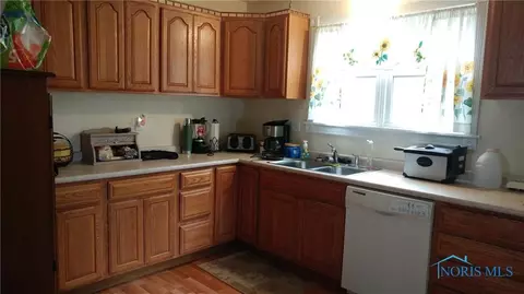 209 Fulton St, Lyons, OH 43533 photo 2