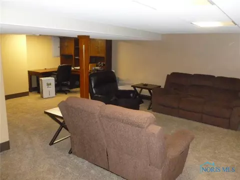 2367 Valeway Dr, Toledo, OH 43613 photo 9