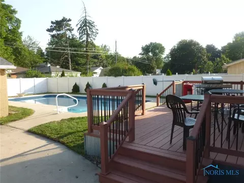2367 Valeway Dr, Toledo, OH 43613 photo 4