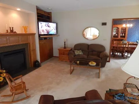 237 E Oak St, Wauseon, OH 43567 photo 6