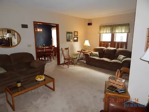 237 E Oak St, Wauseon, OH 43567 photo 7