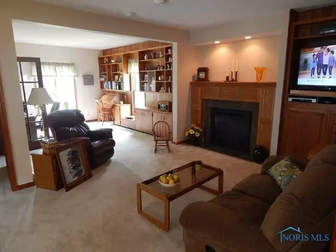 237 E Oak St, Wauseon, OH 43567 photo 5