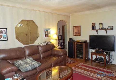 2129 Marlow Rd, Toledo, OH 43613 photo 4