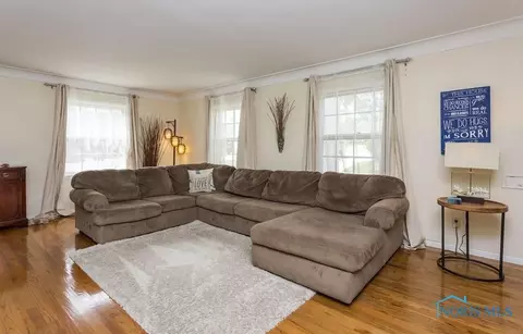 910 Phillips St, Maumee, OH 43537 photo 5