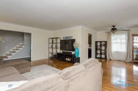 910 Phillips St, Maumee, OH 43537 photo 6