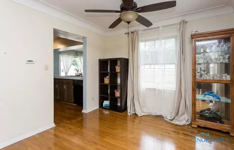 910 Phillips St, Maumee, OH 43537 photo 7