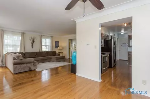 910 Phillips St, Maumee, OH 43537 photo 9