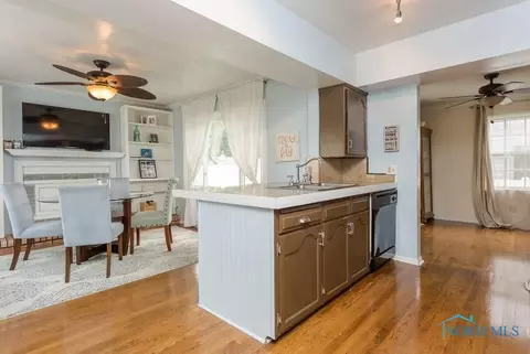 910 Phillips St, Maumee, OH 43537 photo 11