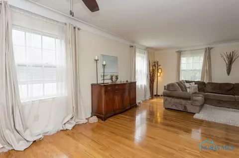 910 Phillips St, Maumee, OH 43537 photo 8