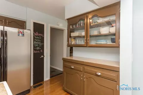 910 Phillips St, Maumee, OH 43537 photo 14