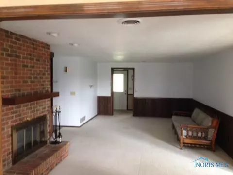 619 Cardinal Dr, Bryan, OH 43506 photo 2