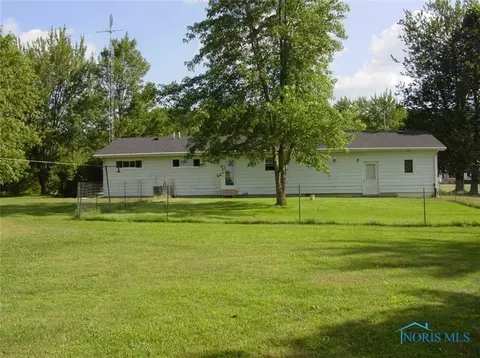 113 Robrock St, Bryan, OH 43506 photo 2