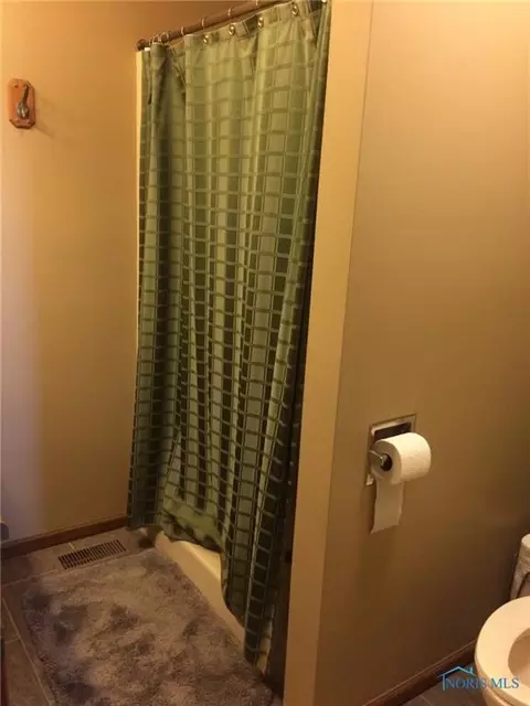 228 Lakeview Dr, Bryan, OH 43506 photo 9