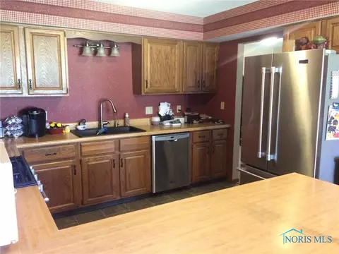 228 Lakeview Dr, Bryan, OH 43506 photo 4