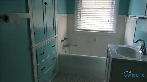 2007 Barrows St, Toledo, OH 43613 photo 12
