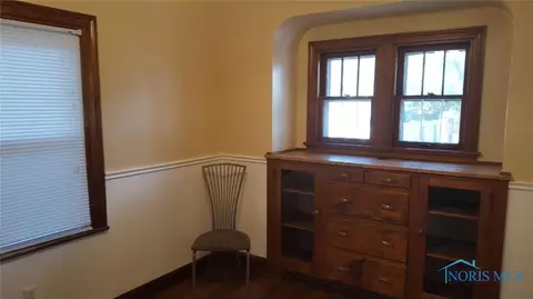 2007 Barrows St, Toledo, OH 43613 photo 6