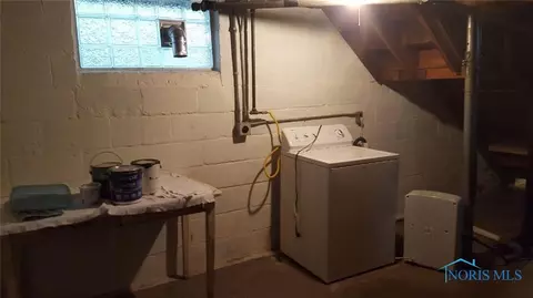 2007 Barrows St, Toledo, OH 43613 photo 15