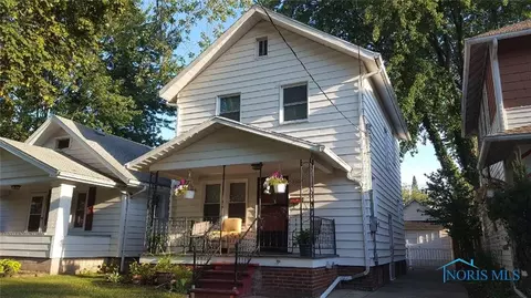 2007 Barrows St, Toledo, OH 43613 photo 2