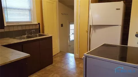 2007 Barrows St, Toledo, OH 43613 photo 8