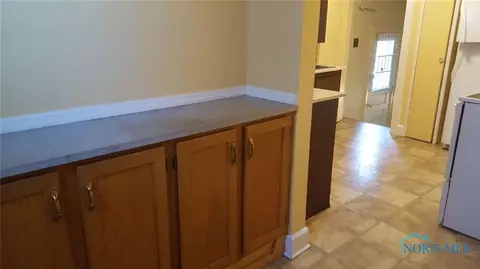 2007 Barrows St, Toledo, OH 43613 photo 9