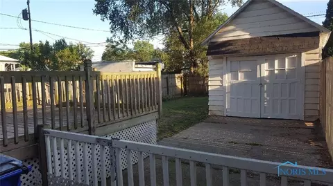2007 Barrows St, Toledo, OH 43613 photo 17