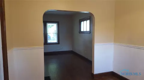 2007 Barrows St, Toledo, OH 43613 photo 10