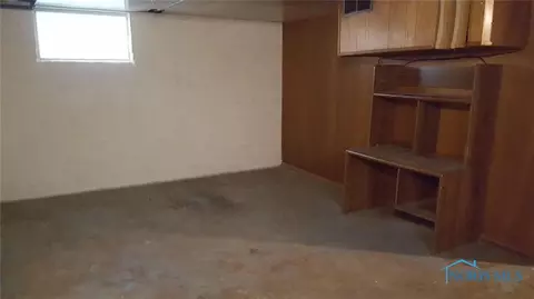2007 Barrows St, Toledo, OH 43613 photo 16