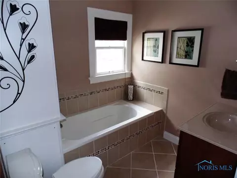 605 E William St, Maumee, OH 43537 photo 27