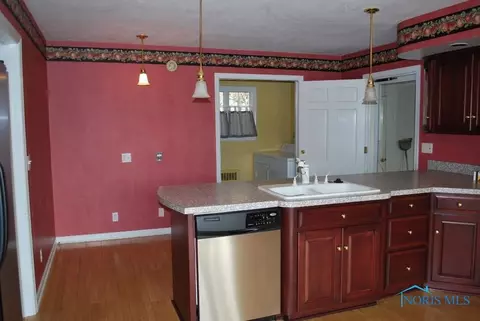 355 E Superior St, Wauseon, OH 43567 photo 4