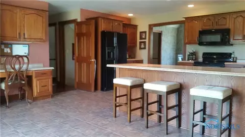 1206 Cobblestone Rd, Bryan, OH 43506 photo 6