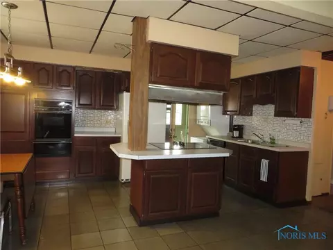 4531 Thackeray Rd, Maumee, OH 43537 photo 6