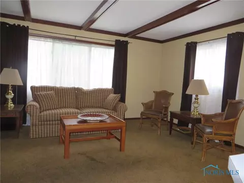4531 Thackeray Rd, Maumee, OH 43537 photo 2