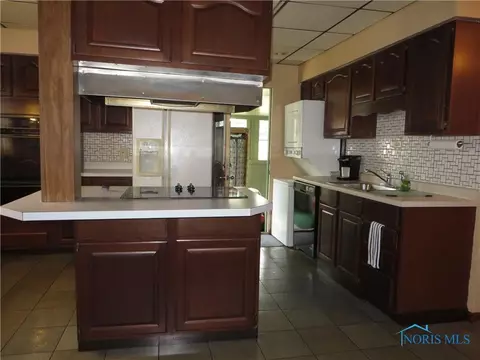 4531 Thackeray Rd, Maumee, OH 43537 photo 7