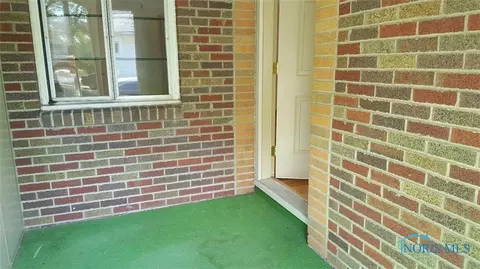 1018 Scribner St, Maumee, OH 43537 photo 8