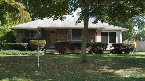 1018 Scribner St, Maumee, OH 43537 photo 2