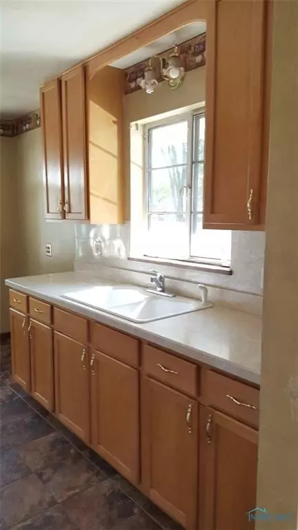 1018 Scribner St, Maumee, OH 43537 photo 4