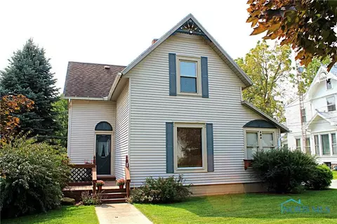 404 E Main St, Fayette, OH 43521 photo 2