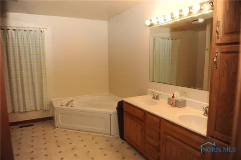 7020 County Road B, Delta, OH 43515 photo 11