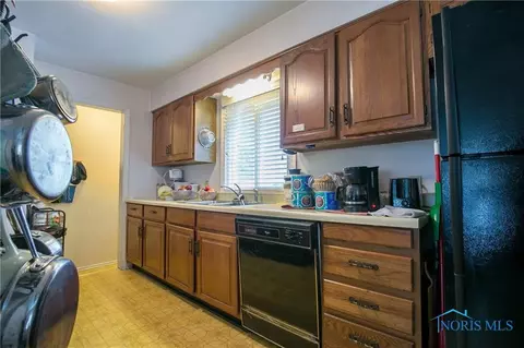 1003 Searles Rd, Toledo, OH 43607 photo 12