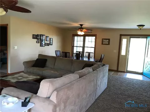 276 Nathan Dr, Clyde, OH 43410 photo 3