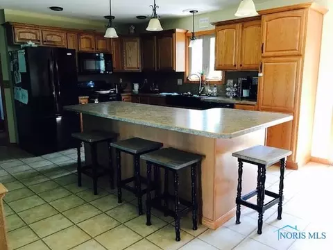 276 Nathan Dr, Clyde, OH 43410 photo 2