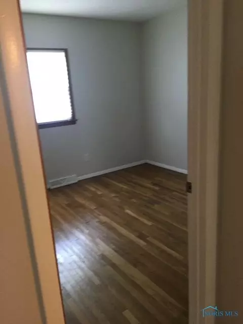 107 Windsor Rd, Walbridge, OH 43465 photo 5
