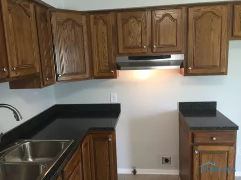 107 Windsor Rd, Walbridge, OH 43465 photo 4