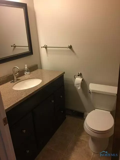 107 Windsor Rd, Walbridge, OH 43465 photo 9