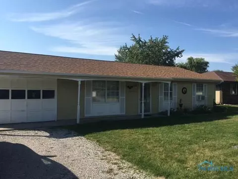 1318 Colonial Ln, Bryan, OH 43506 photo 1