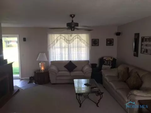 1318 Colonial Ln, Bryan, OH 43506 photo 2