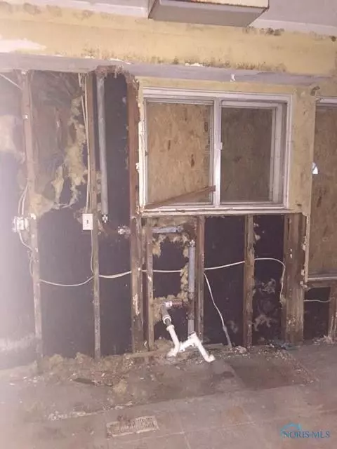 138 Bloomfield Ave, Toledo, OH 43607 photo 5